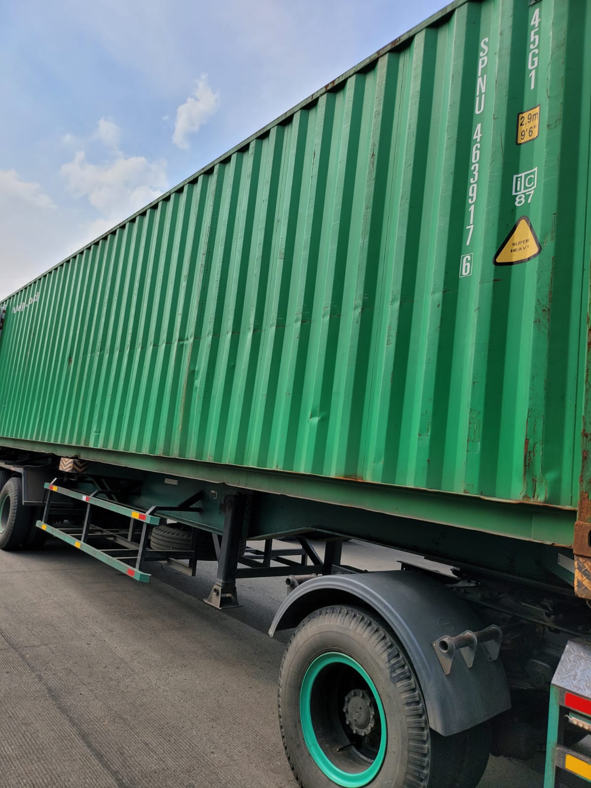 Kontainer 20ft - Wingbox Berat
